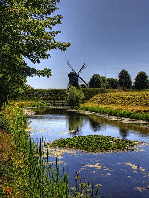 Windmill at Fort Bourtange (Groningen)