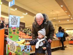 Did you know that some Dutch grocery stores offer a free piece of fruit for children? While the parents do their shopping, the kids have something healthy to munch on.