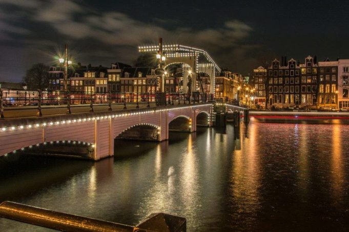 Did you know that the Skinny Bridge (Magere Brug) in Amsterdam is one of the most romantic spots in Amsterdam? Legend has it that couples who kiss passionately crossing under the Skinny Bridge will be in love forever.
