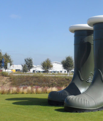 Did you know that these giant wellies were made on the occasion of the Floriade in 2012? The artwork called 'The boots of the hunter' can temporary be found on the Maasboulevard in Venlo.
