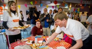 NLdoet ('NL Does') is the largest volunteering event in the Netherlands. All over the country hundreds of thousands of people, including royals, celebrities and politicians set a good example by pitching in and doing social volunteer work. They roll up their sleeves at community centers, petting zoos, nursing homes and the like.