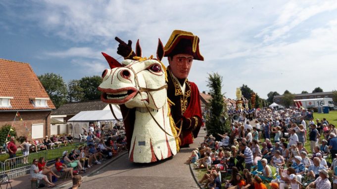 The most complete list of flower parades in the Netherlands, including fruit parades, floating parades and a paper parade. All over the Netherlands!